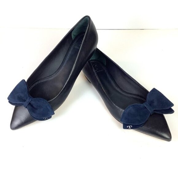 TORY BURCH NAVY LEATHER BOW LOGO POINTY BALLERINA FLATS - Picture 2 of 14